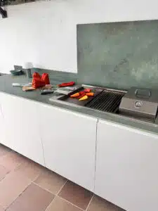 cuisine exterieure integree sous pergola 2