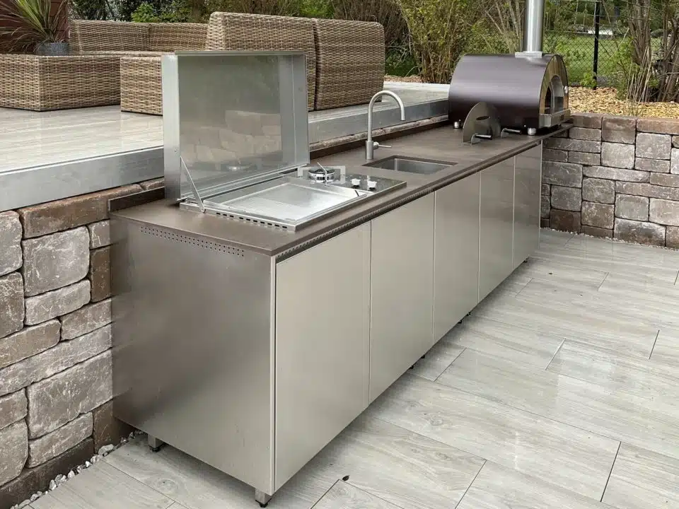 cuisine exterieure lineaire inox avec plancha 1