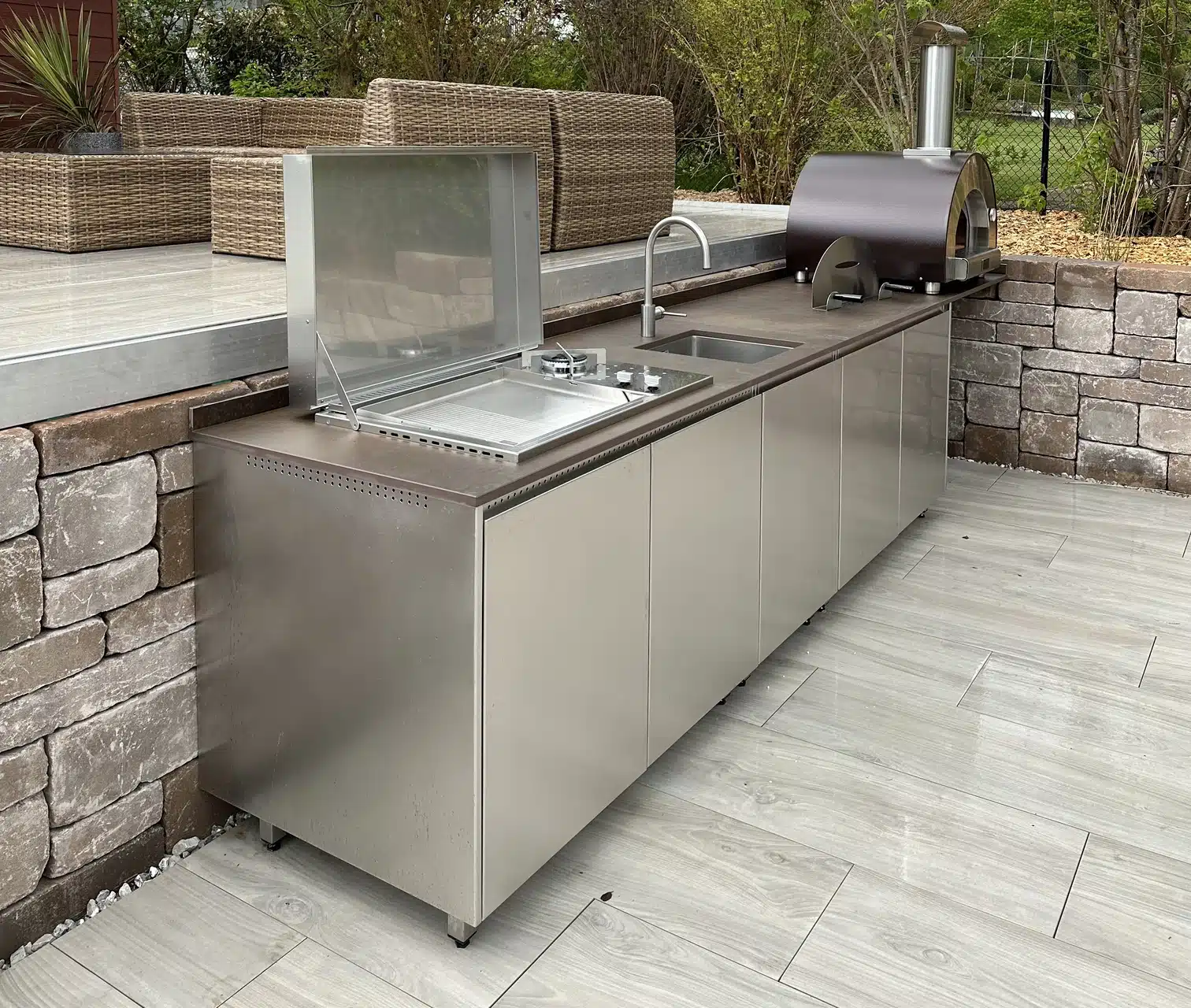 cuisine exterieure lineaire inox avec plancha 1